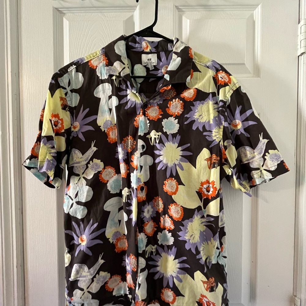 H&M Black Short-Sleeve Floral Button-Down Shirt with Pastel Accents
